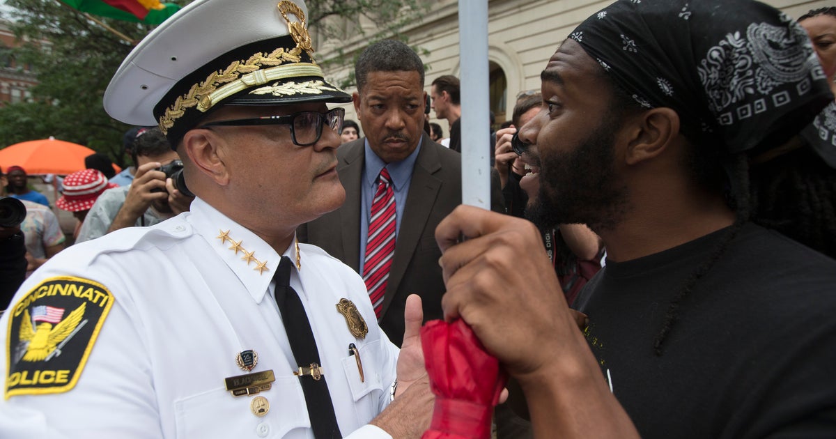 Demonstrators in Cincinnati rally for motorist slain by policeman - CBS ...