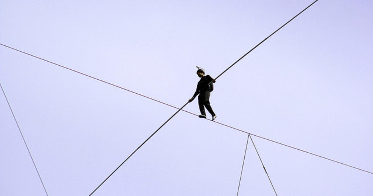 Nik Wallenda sets world record for longest tightrope walk at