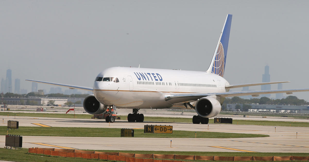 United Airlines: Customers 'Welcome' To Wear Leggings, But Not Pass Riders  - CBS Chicago