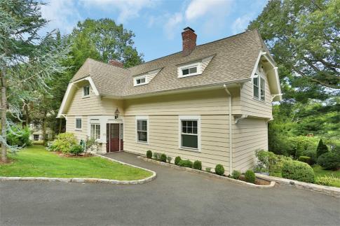 What it costs to live in the top 10 school districts in the U.S.