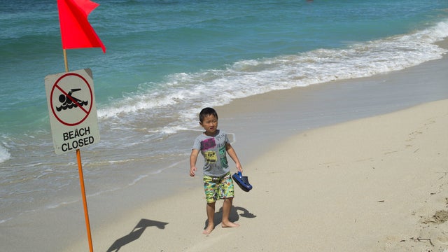 beachclosed2015-08-25t215231z1316084574gf10000182683rtrmadp3usa-hawaii-sewage.jpg 