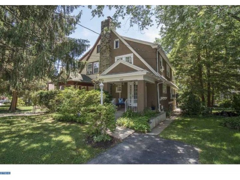 What it costs to live in the top 10 school districts in the U.S.