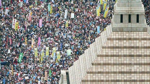 Japan combat troops protest 