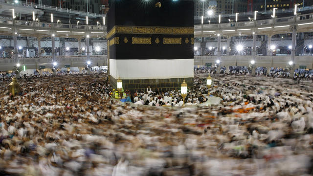 ​Muslim pilgrims kaaba mecca 