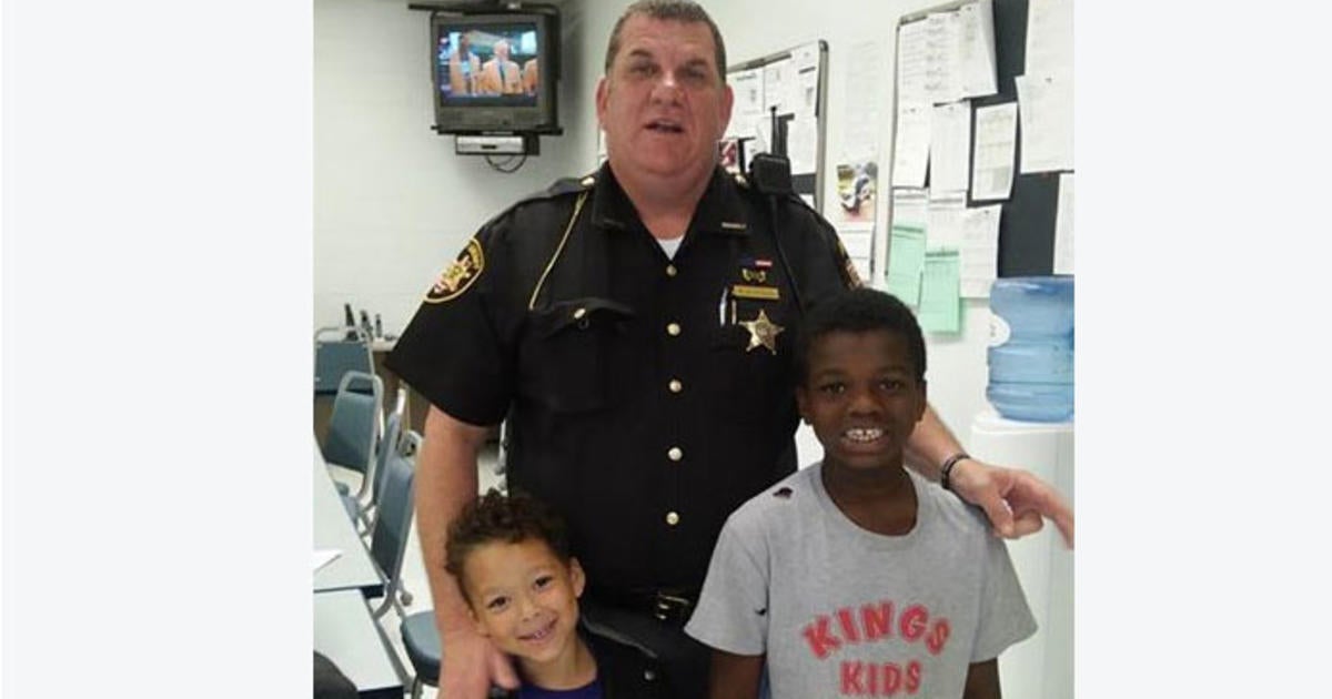 Ohio deputy goes out of his way to help homeless family - CBS News