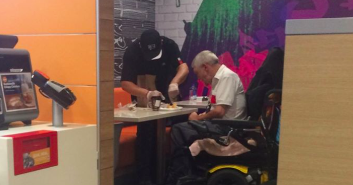 Mcdonalds Employee Helps Handicapped Customer Eat Meal In Viral Photo Cbs News 8744