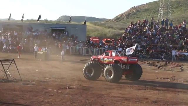np1006monstertruck222640x360.jpg 