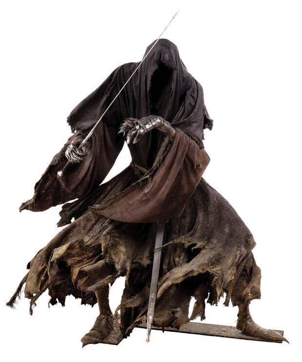 ringwraith-screen-used-costume-display-from-the-lord-of-the-rings-trilogy.jpg 