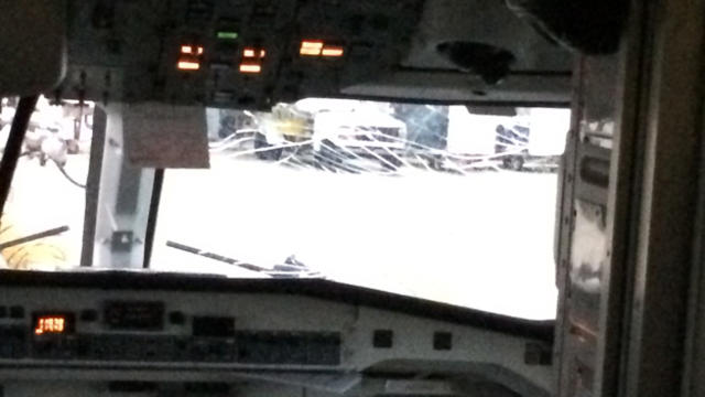 silver-airways-broken-windshield.jpg 