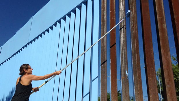 border-fence.jpg 
