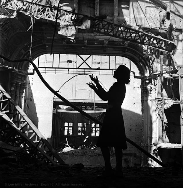irmgard-seefried-vienna-opera-house-vienna-austria-1945-by-lee-miller.jpg 