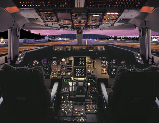 15-boeing-100-years-757-767-glass-cockpit.jpg 