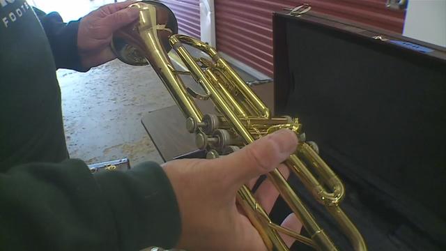 musical-instruments-trumpet.jpg 