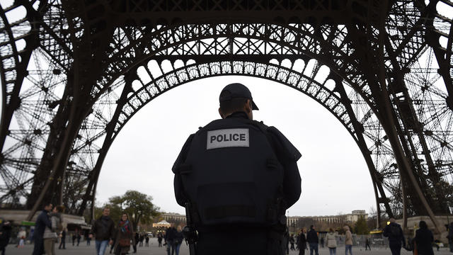 paris-security-promo-getty-497114604.jpg 