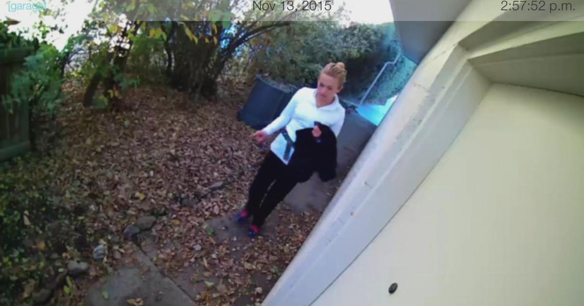 Neighbors On Alert After Woman Caught On Camera Breaking Into Mailbox Cbs Colorado