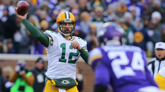 aaron-rodgers-green-bay-packers-pass.jpg 