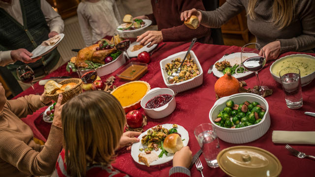 thanksgiving-dinner-table.jpg 