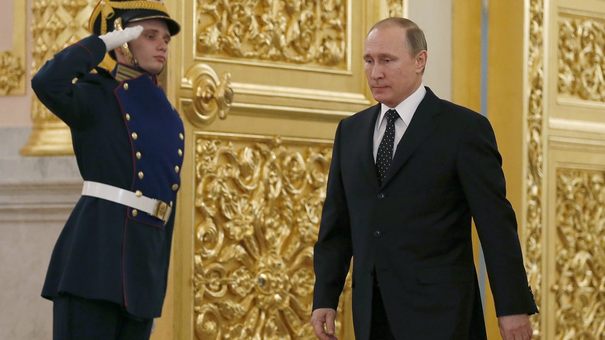 Russia leader Vladimir Putin and cronies may have "gunslinger's gait ...