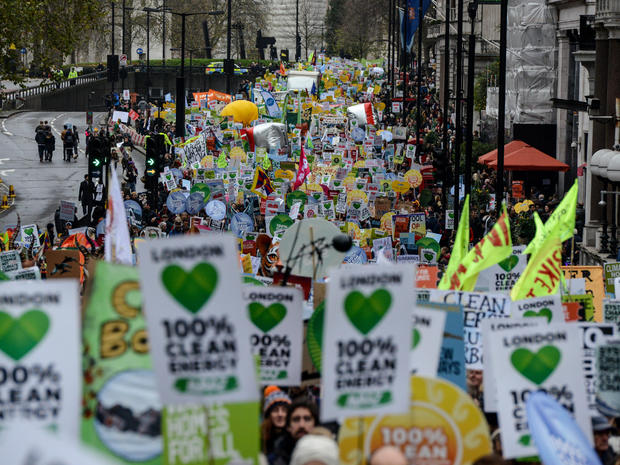climate-protests-getty-499136474.jpg 