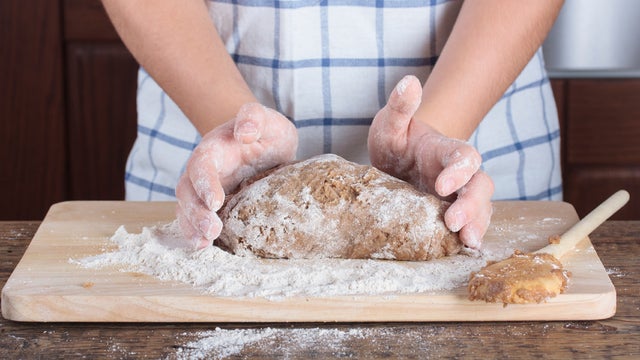 baking-cookie-dough-flour.jpg 