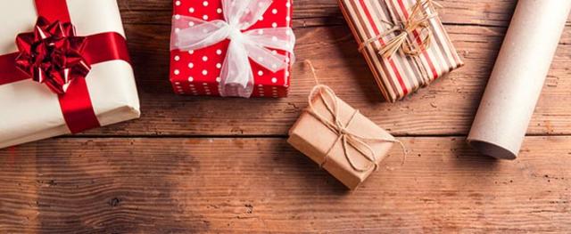 Gift Bags On Table At A Party Stock Photo - Download Image Now - Gift Bag,  Tissue Paper, Paper - iStock