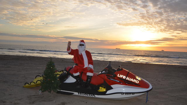 santa-on-the-beach.jpg 