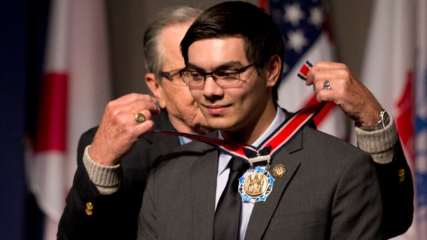 Jon Meis of Renton, Wash., right, is presented by Medal of Honor recipient Patrick Brady with a Citizen Service Before Self Honors medal during a ceremony at Arlington National Cemetery in Arlington, Va., March 25, 2015, in commemoration of National Medal 