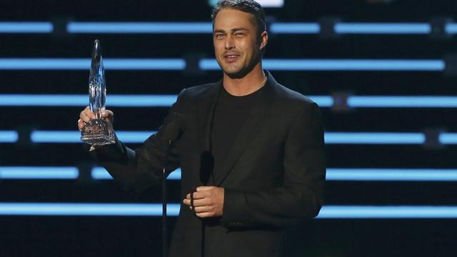 2016-01-07t025807z832402422tb3ec17088kk3rtrmadp3awards-peopleschoice.jpg 