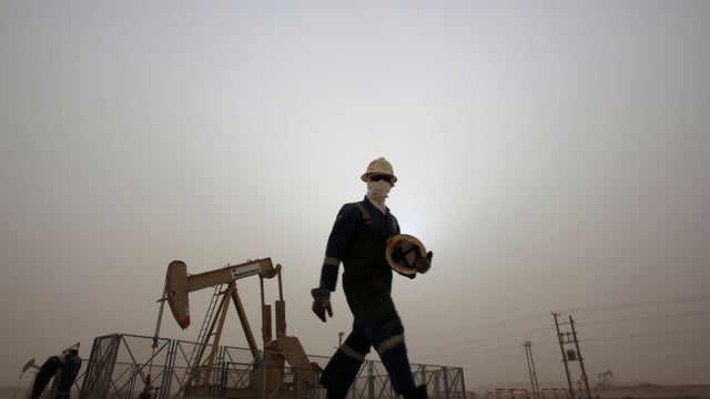 oilworker.jpg 