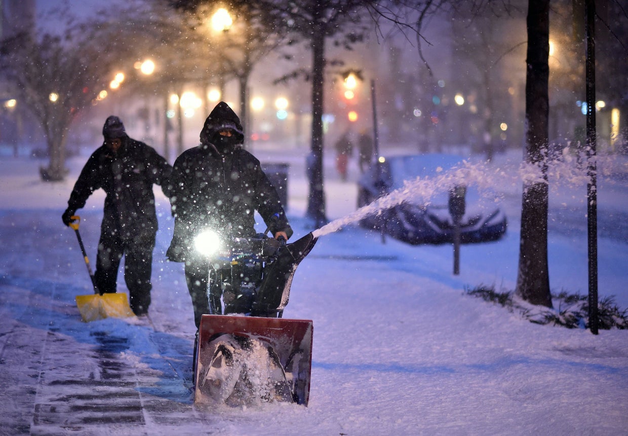 Epic blizzard strikes East Coast - CBS News