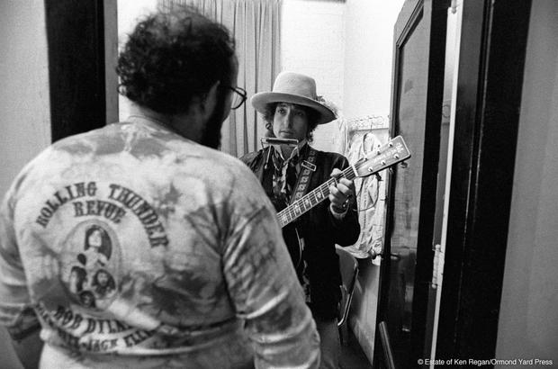 Bob Dylan10-stage-door-wm.jpg 