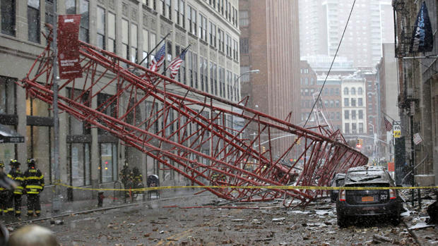 Dramatic crane collapse in New York 
