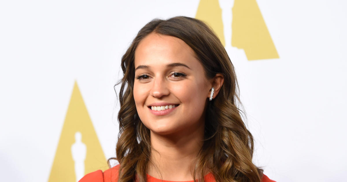 Alicia Vikander on becoming Lara Croft, her favorite Tomb Raider game, and  her toilet-based plans for her Oscar