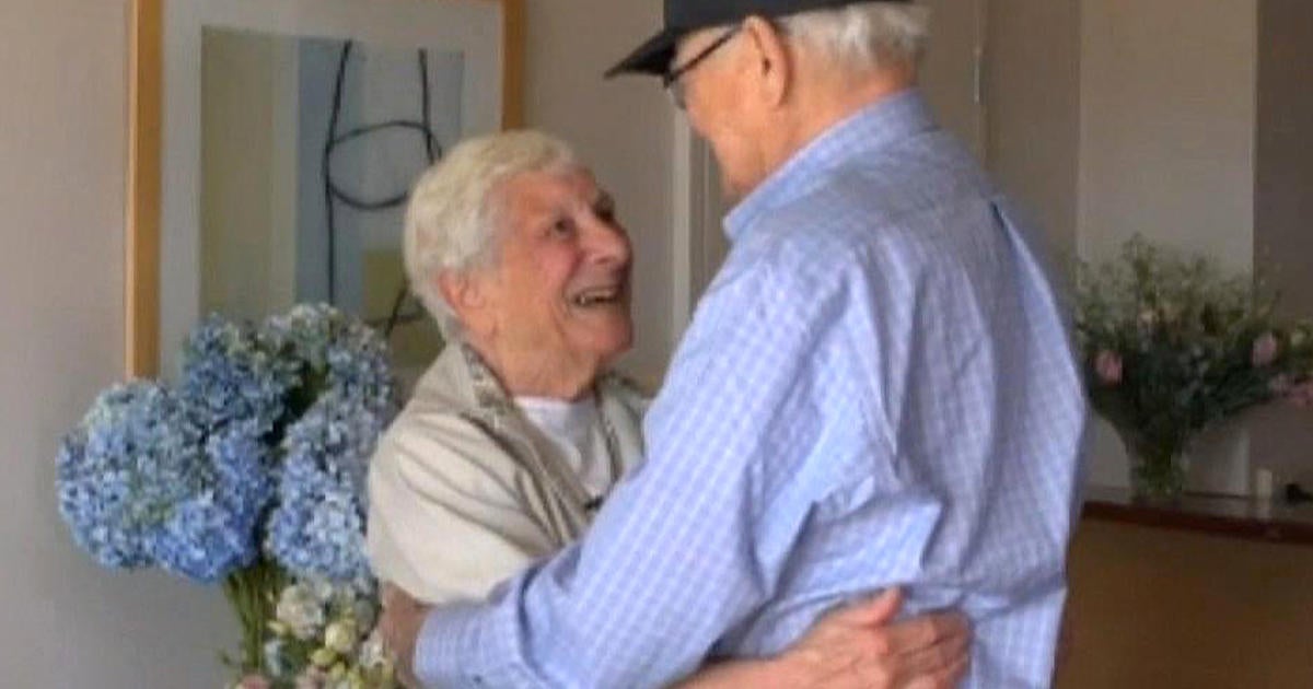 American WWII veteran Norwood Thomas reunited with British girlfriend ...