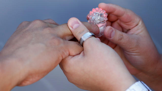 wedding-ring.jpg 