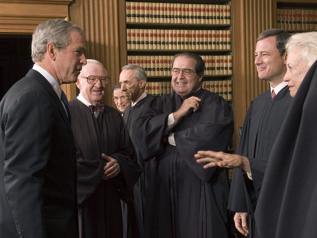 scalia-bush-ap051003014290.jpg 