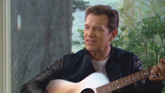 chris-isaak-with-guitar-promo.jpg 