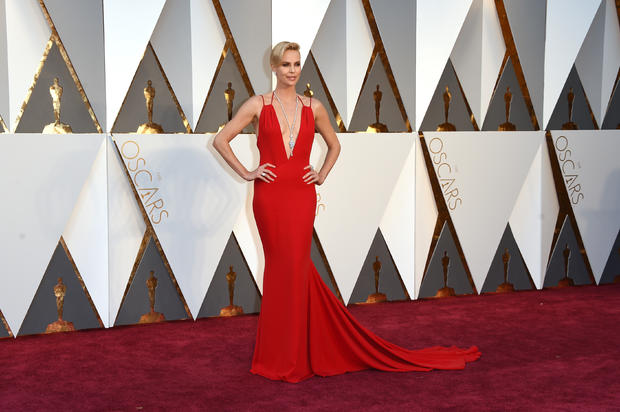charlize-theron_gettyimages-512957928.jpg 