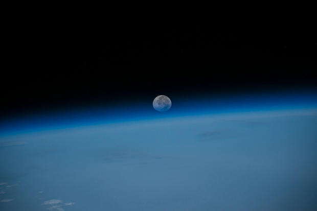 Year-in-space-iss044e008002-x2.jpg 
