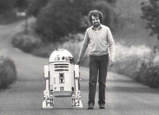 tony-dyson-with-r2-d2-facebook-promo.jpg 