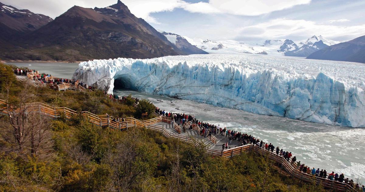 Spectacular Patagonian glacier arch collapse