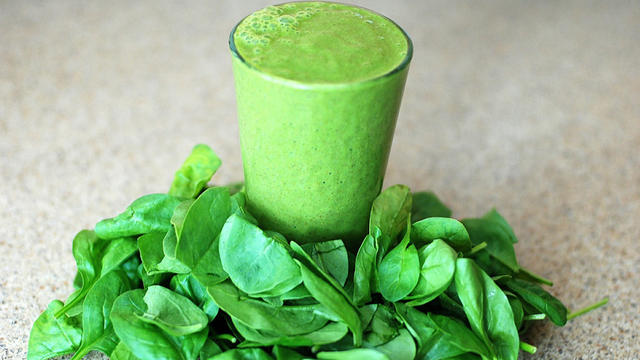 green-smoothie-spinach1.jpg 