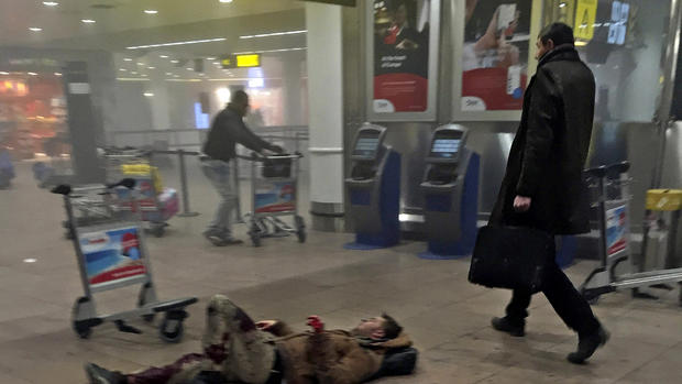 Reporter photographs "heroes" after Brussels airport terror attack 