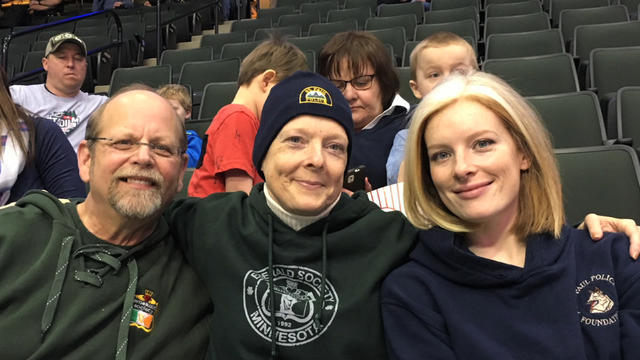 hockey-cancer-benefit.jpg 