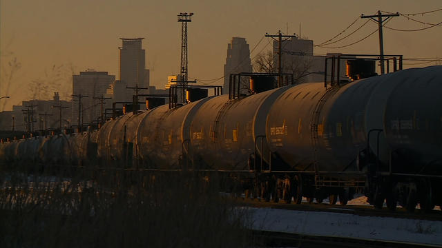 oil-train-in-the-twin-cities.jpg 
