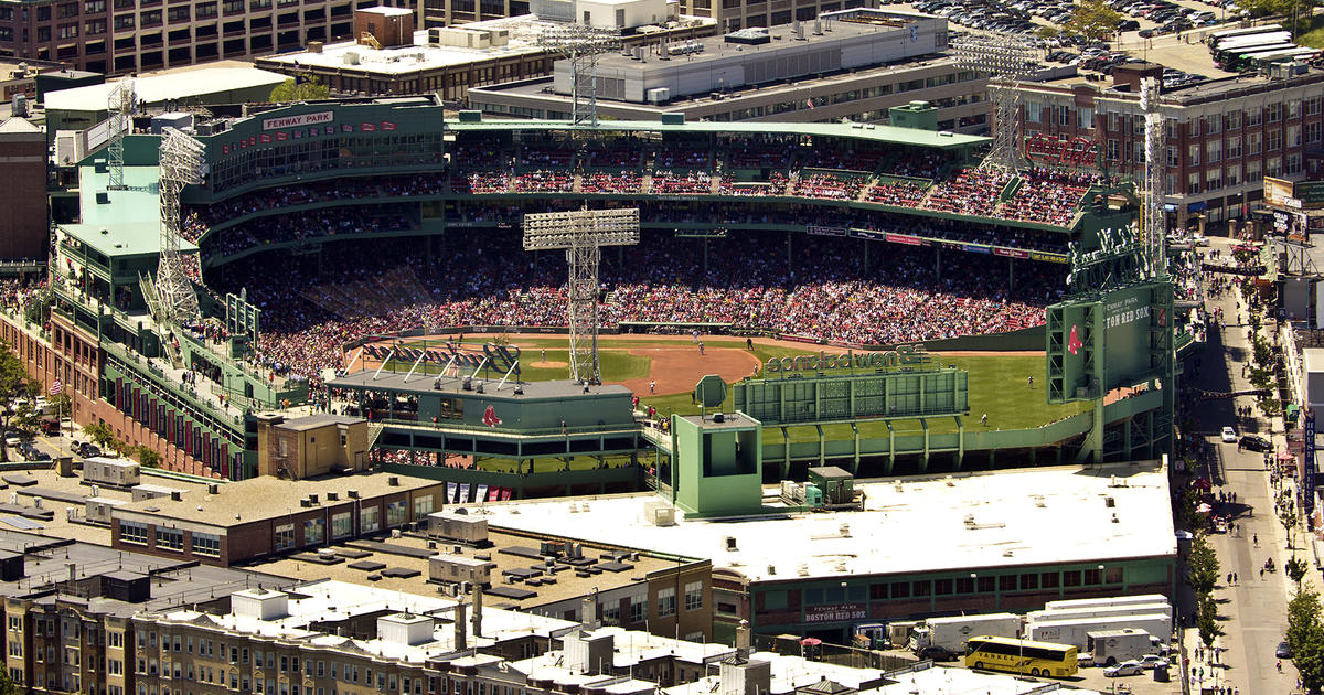 Where to sit at Fenway Park and Dodger Stadium to catch a home run