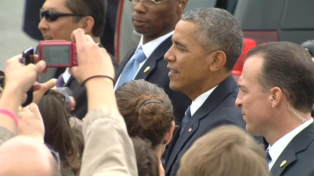 obama-crowd-greetings_sf.jpg 