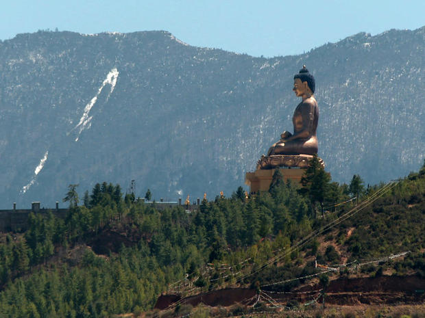 bhutan-thimphu-sitting-buddha-statue.jpg 