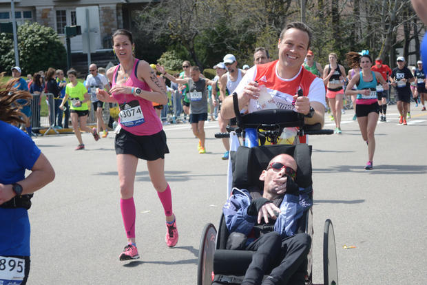 ridiculously-photogenic-heartbreak-hill-runners-2016-boston-marathon_07.jpg 