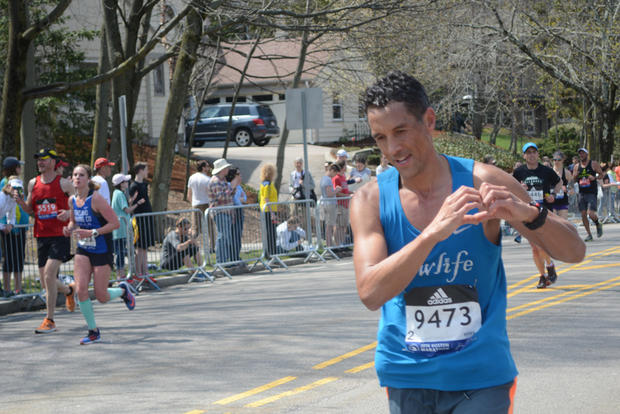 ridiculously-photogenic-heartbreak-hill-runners-2016-boston-marathon_05.jpg 